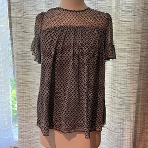 Adorable short sleeve perfect for work or date night